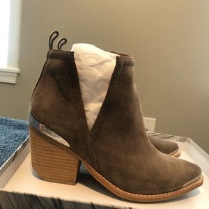 NWT Jeffrey Campbell Cromwell Suede Taupe Boots